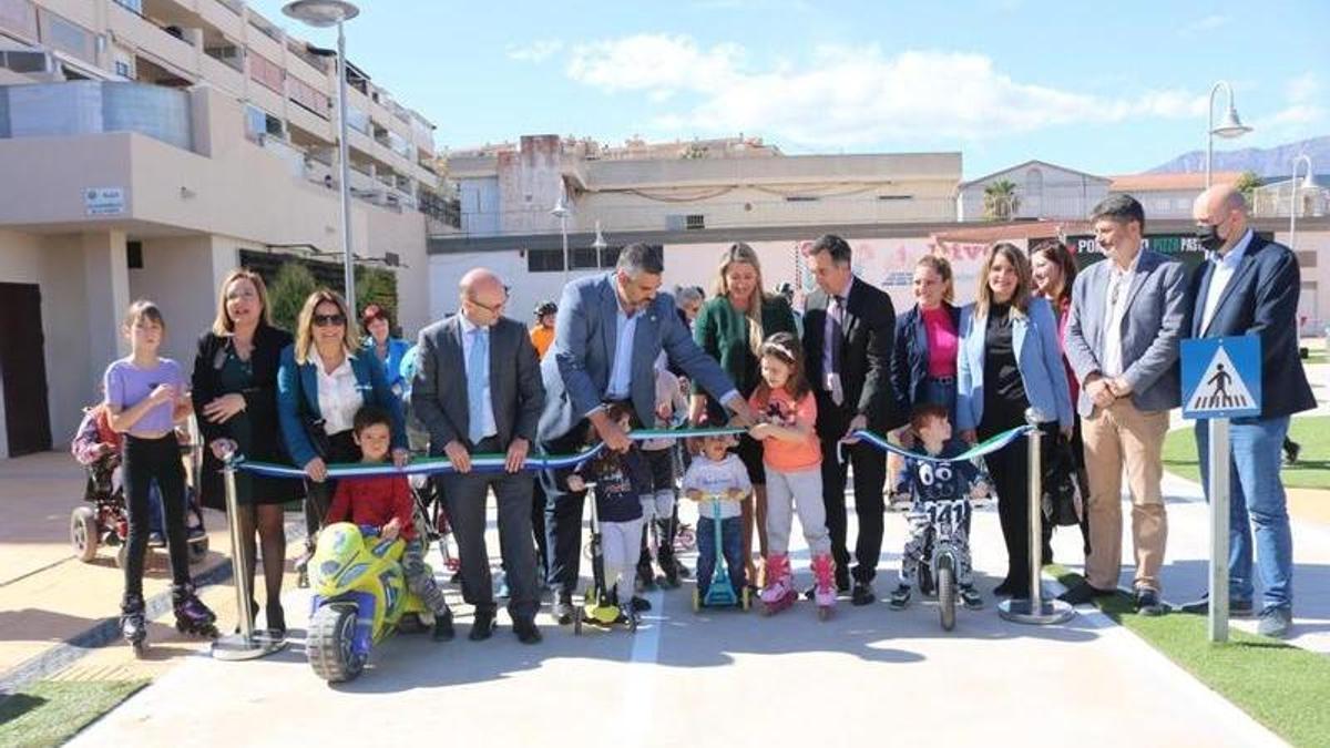 Los niños podrán utilizar todo tipo de vehículos en el parque, respetando las normas de circulación.