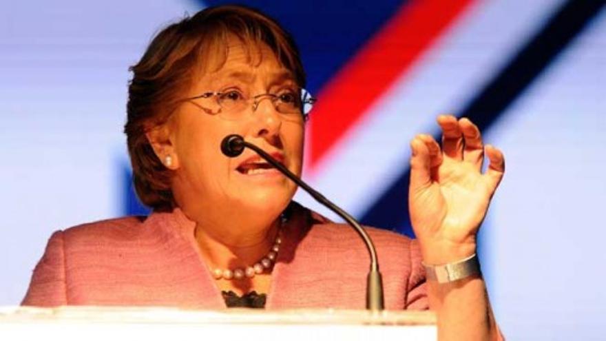 Bachelet gana pero habrá segunda vuelta