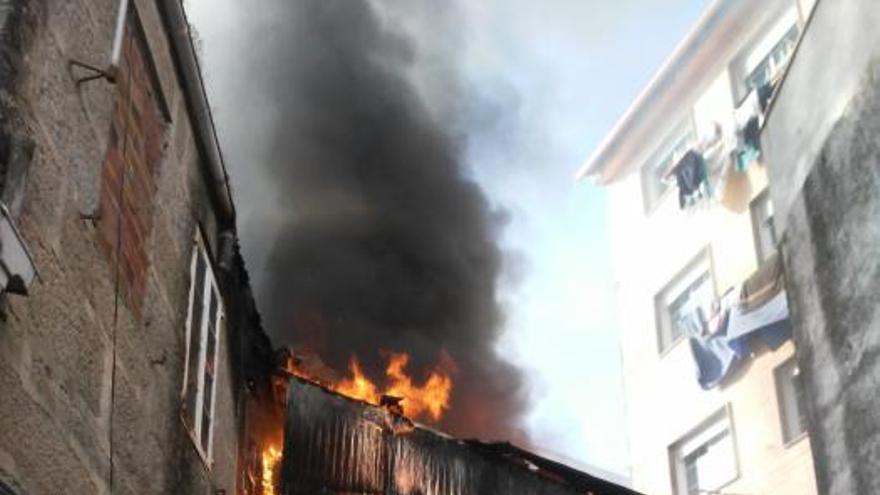 Alerta en Moaña por el incendio en una floristería de Concepción Areal