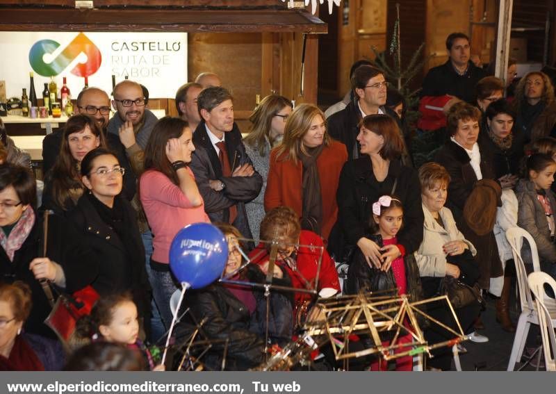 GALERÍA DE FOTOS -- Villancicos en el Mercat de Nadal