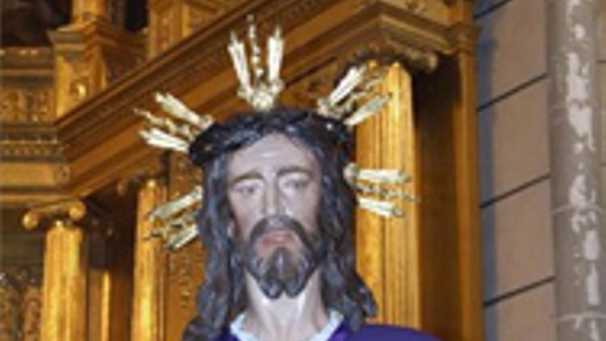 El Cristo de Medinaceli procesionó con nueva túnica en Don Benito