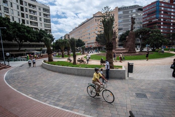 La renovada Plaza de España se llena de visitantes