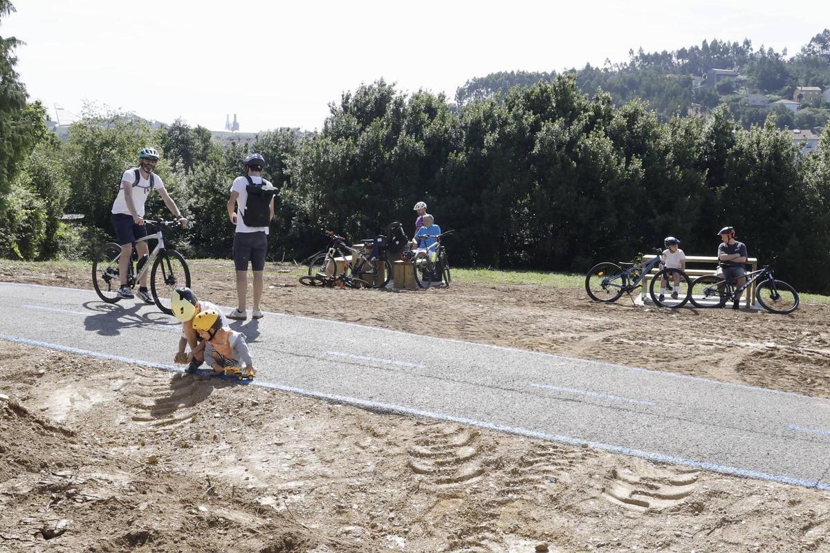 Una marcha ciclista reclama cambios en la movilidad de Santiago: "Pedimos que se pense tamén nas bicicletas e nos peóns" Una marcha ciclista reclama cambios en la movilidad de Santiago: "Pedimos que se pense tamén nas bicicletas e nos peóns"