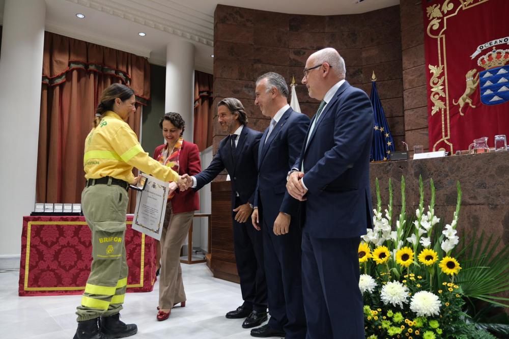 Homenaje en el Parlamento canario por el incendio