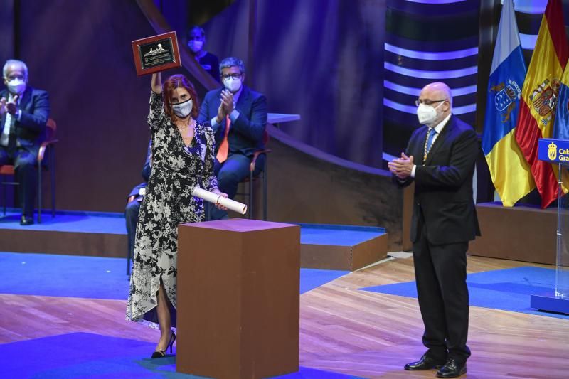 Acto de entrega de honores y distinciones del Cabildo.