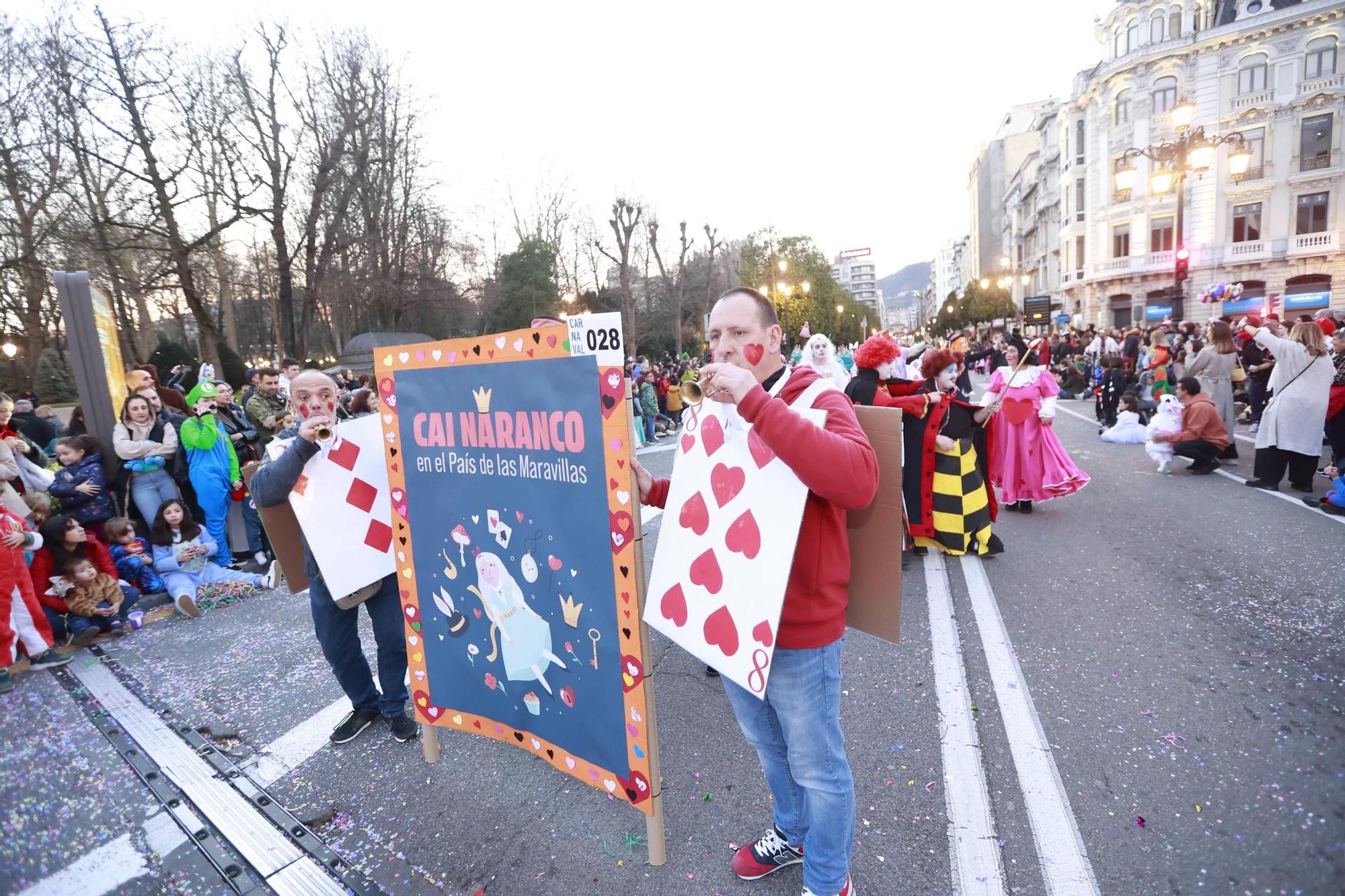 EN IMÁGENES: El Carnaval llena de color y alegría las calles de Oviedo