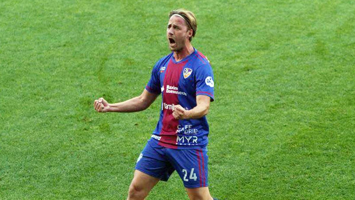 Gomis celebra el 2-0.