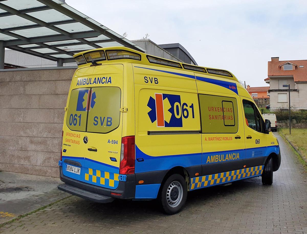 Imagen de archivo de una ambulancia en el Val Miñor