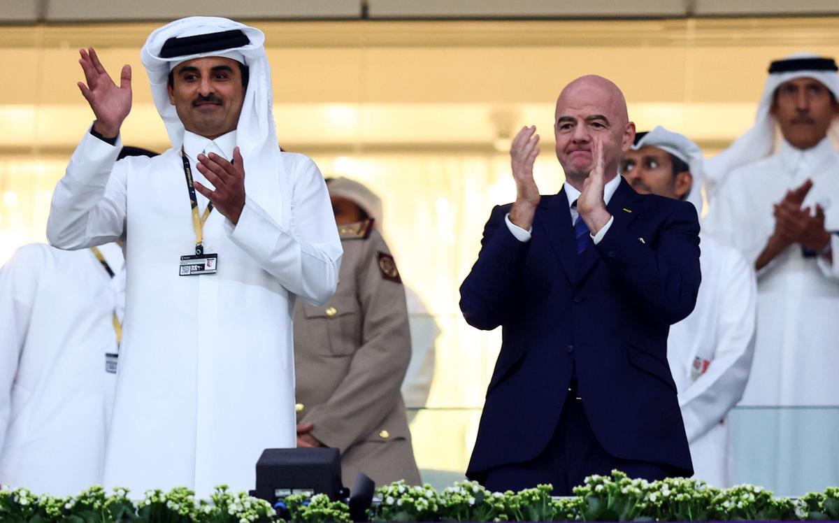 El emir de Qatar,  Tamim bin Hamad al Thani, y el presidente de la FIFA, Gianni Infantino