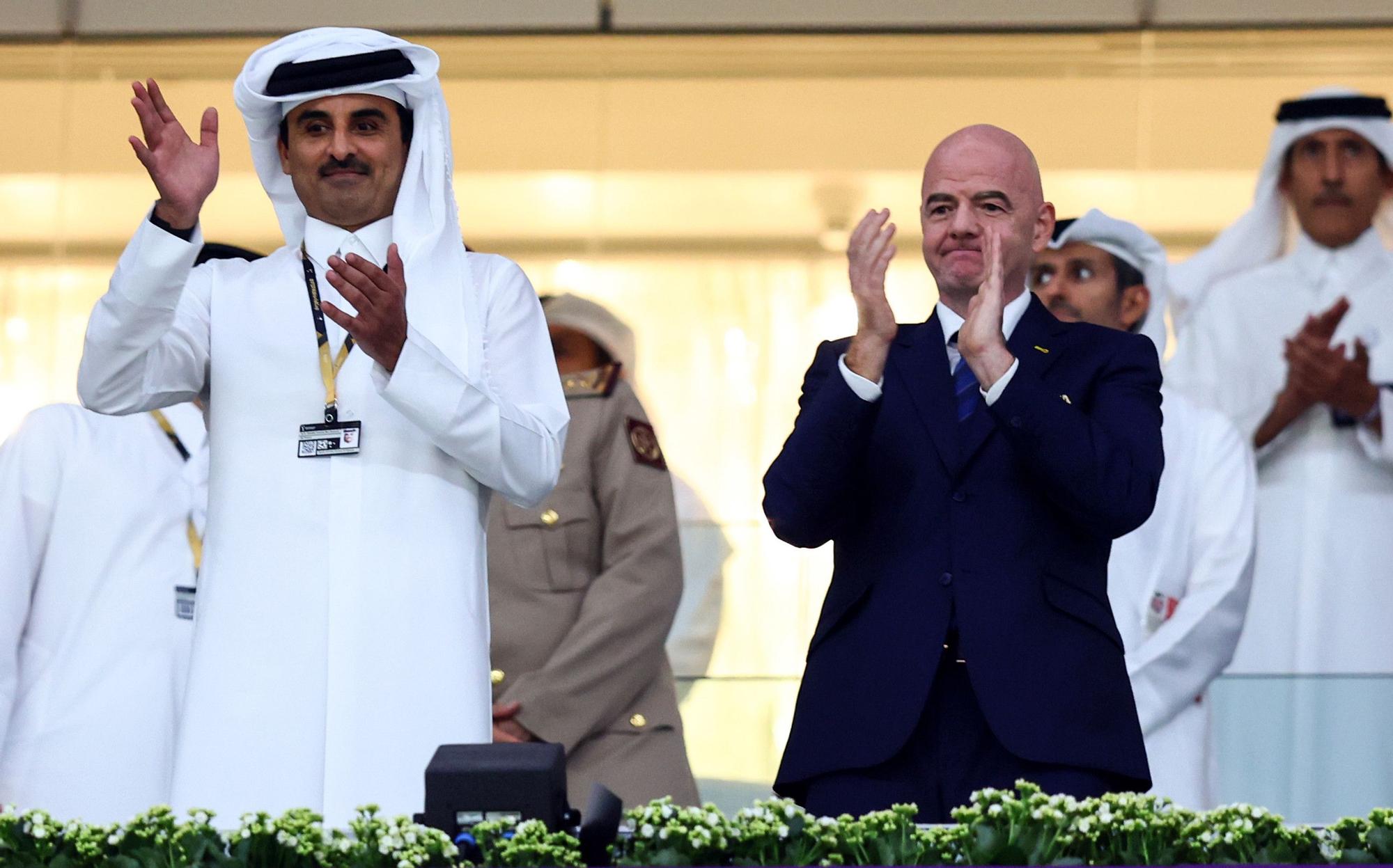 El emir de Qatar, Tamim bin Hamad al Thani, y el presidente de la FIFA, Gianni Infantino