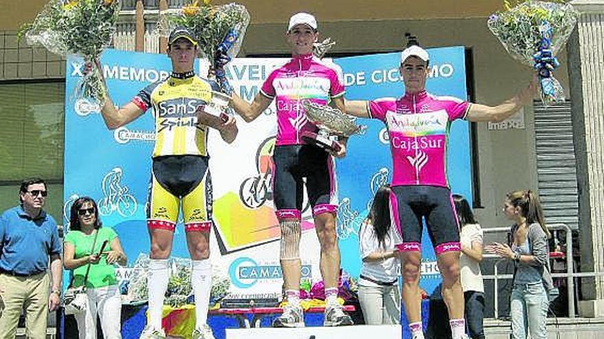 Darío Hernández, José Luis Cano y Eloy Ruiz, de izquierda a derecha, en el podio de Lugo de Llanera.