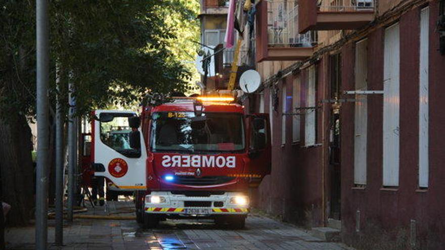 Una nena 6 anys i un nen de 4 moren en un incendi en un habitatge de Barcelona