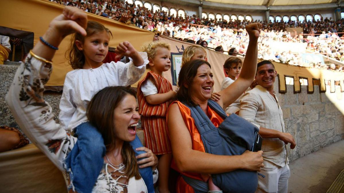 Ambiente en el torneo medieval en la plaza de toros. |   // GUSTAVO SANTOS