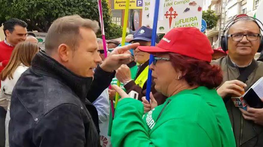 "Usted no me va a decir a mí qué hago aquí", discusión entre el alcalde de Torre Pacheco y una agricultora