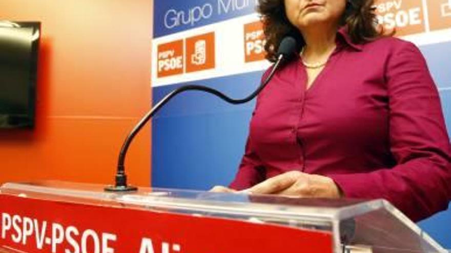 La exedil Sánchez Brufal pide la baja del PSOE en el inicio de la campaña