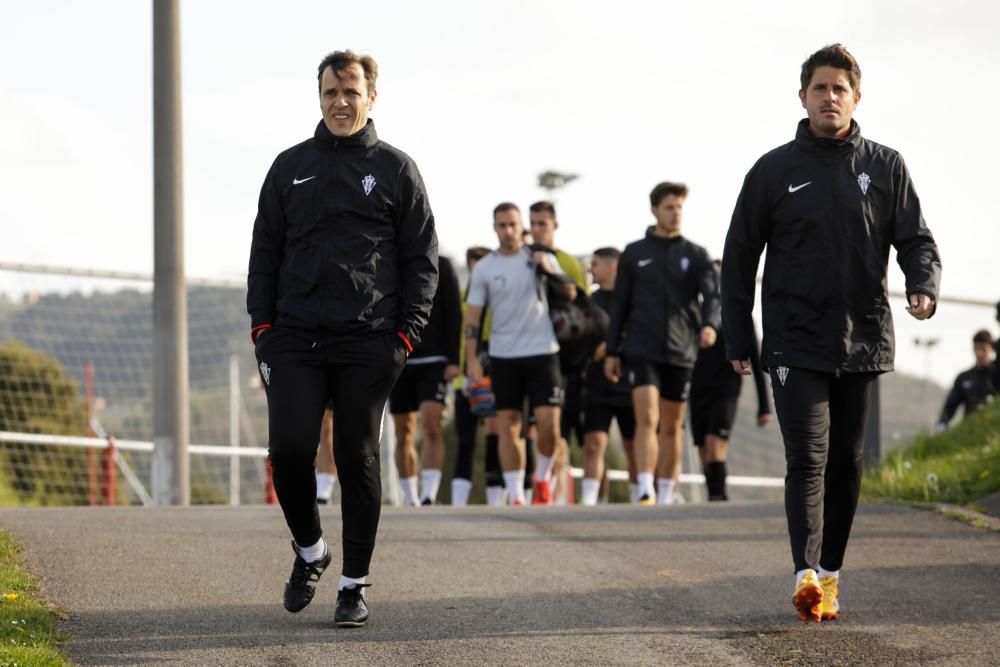 Entrenamiento del Sporting B con Manolo Sánchez Murias al frente