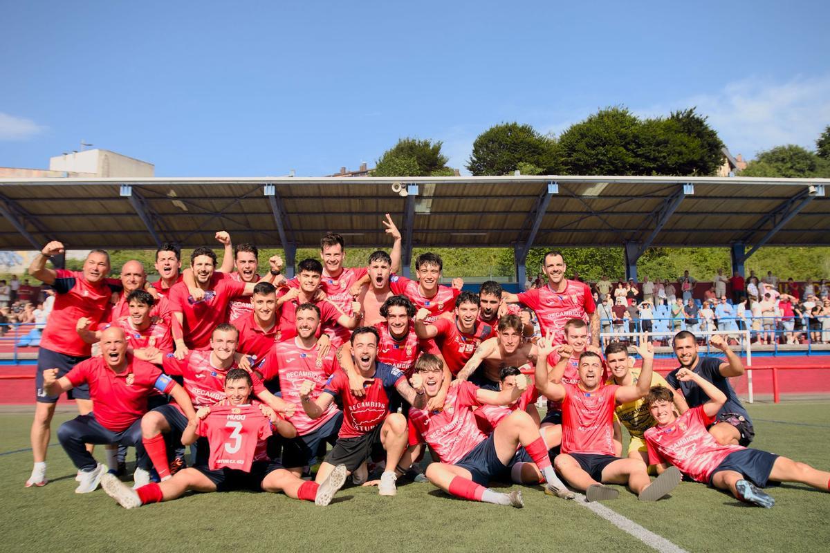 EN IMÁGENES: Así han celebrado Condal, Astur y Andés el ascenso a la Tercera Federación de Asturias
