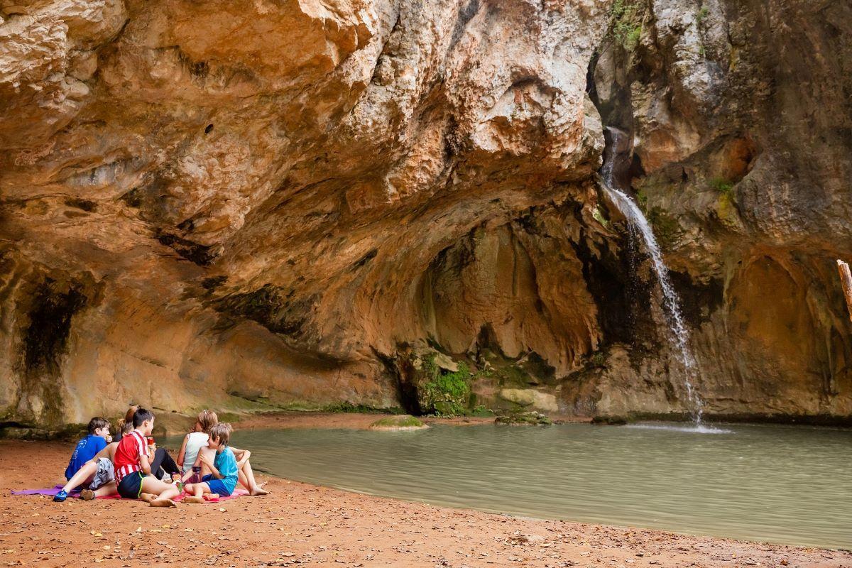 Salto de agua de la Fou, uno de los rincones más mágicos de Sant Martí de Tous