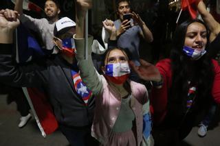 Chile: Boric trata de salvar el naufragio impulsando una nueva Constitución