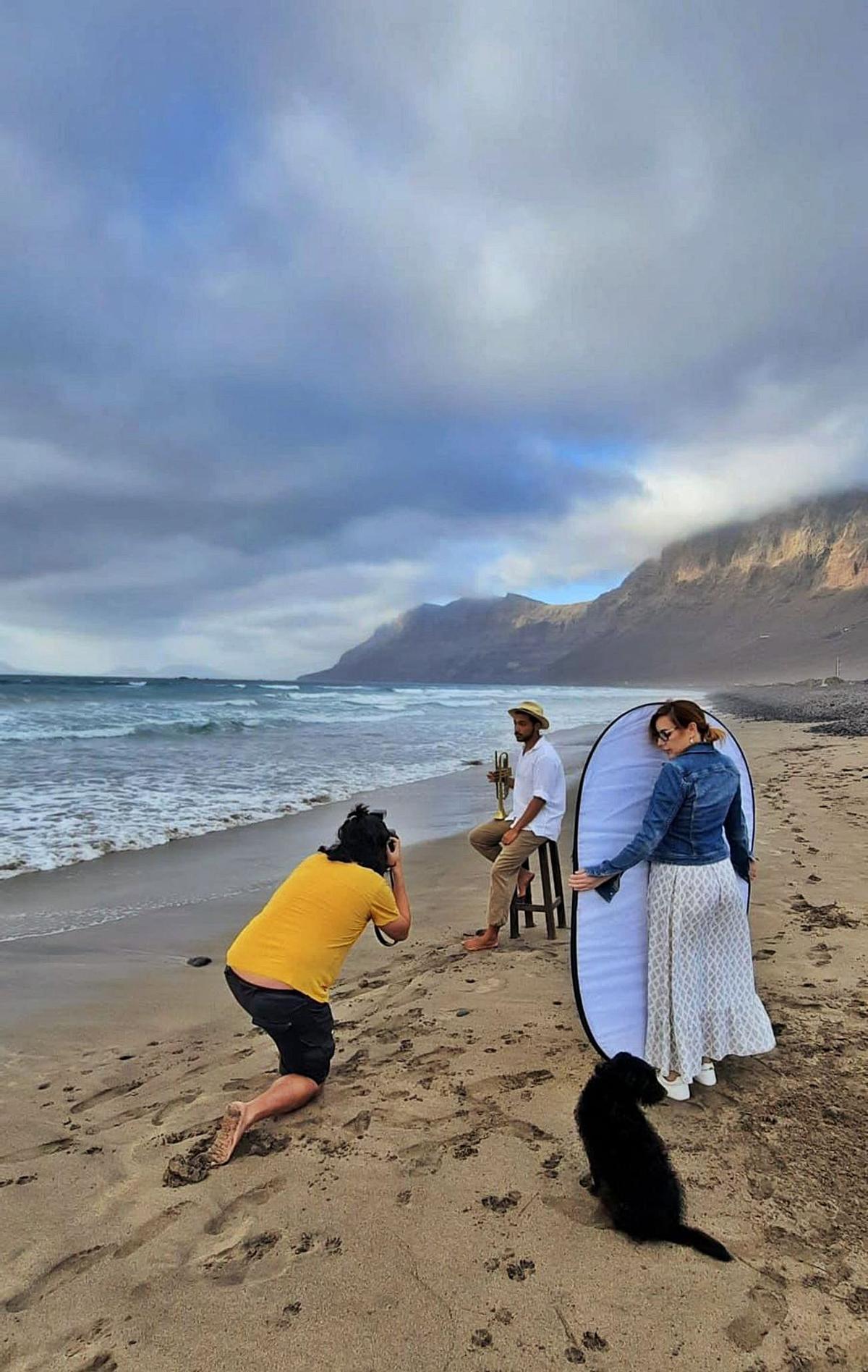 Jon Kortajarena fotografiado en Famara para la edición polaca de Vogue. | LP/DLP