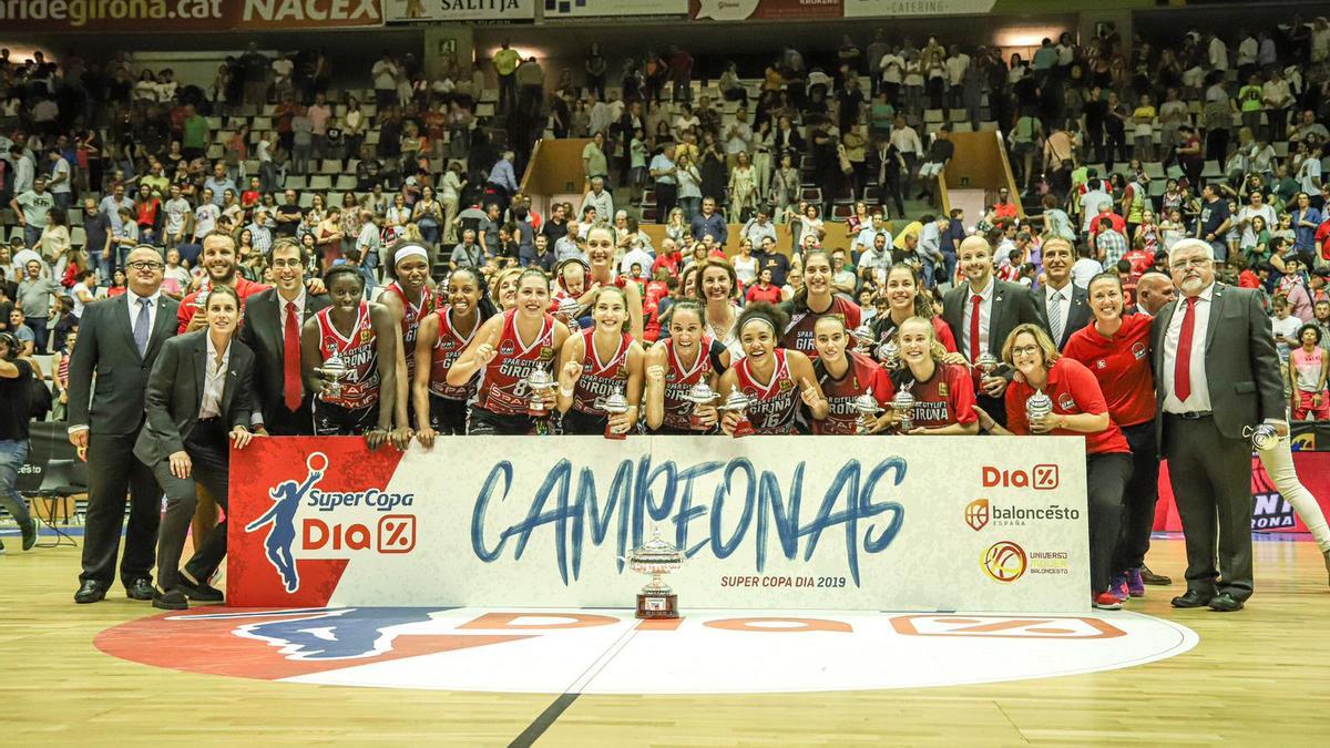 L&#039;Uni Girona celebrant la victòria a la Supercopa