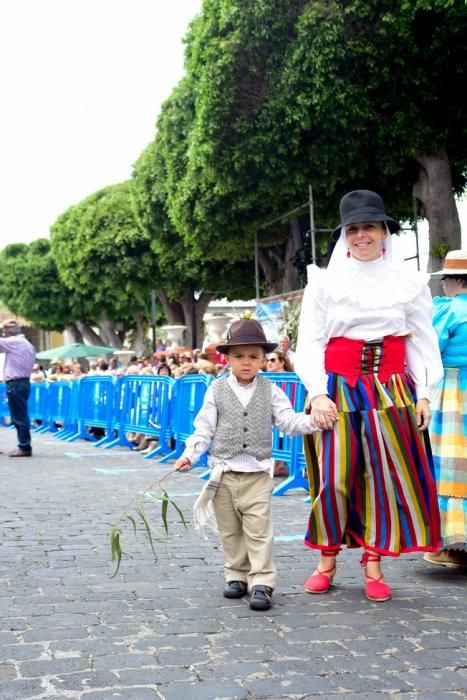 Procesion y Romeria por las Fiestas de las ...