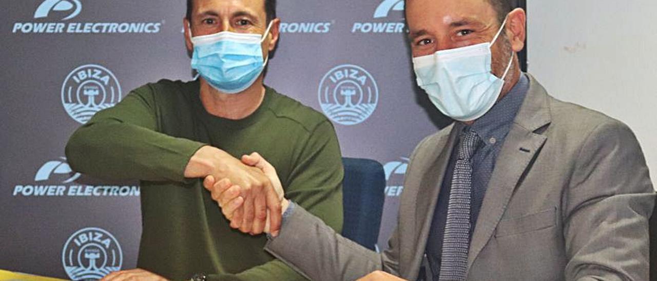 Amadeo Salvo y Rafa Ruiz en la firma del convenio. | D.I.