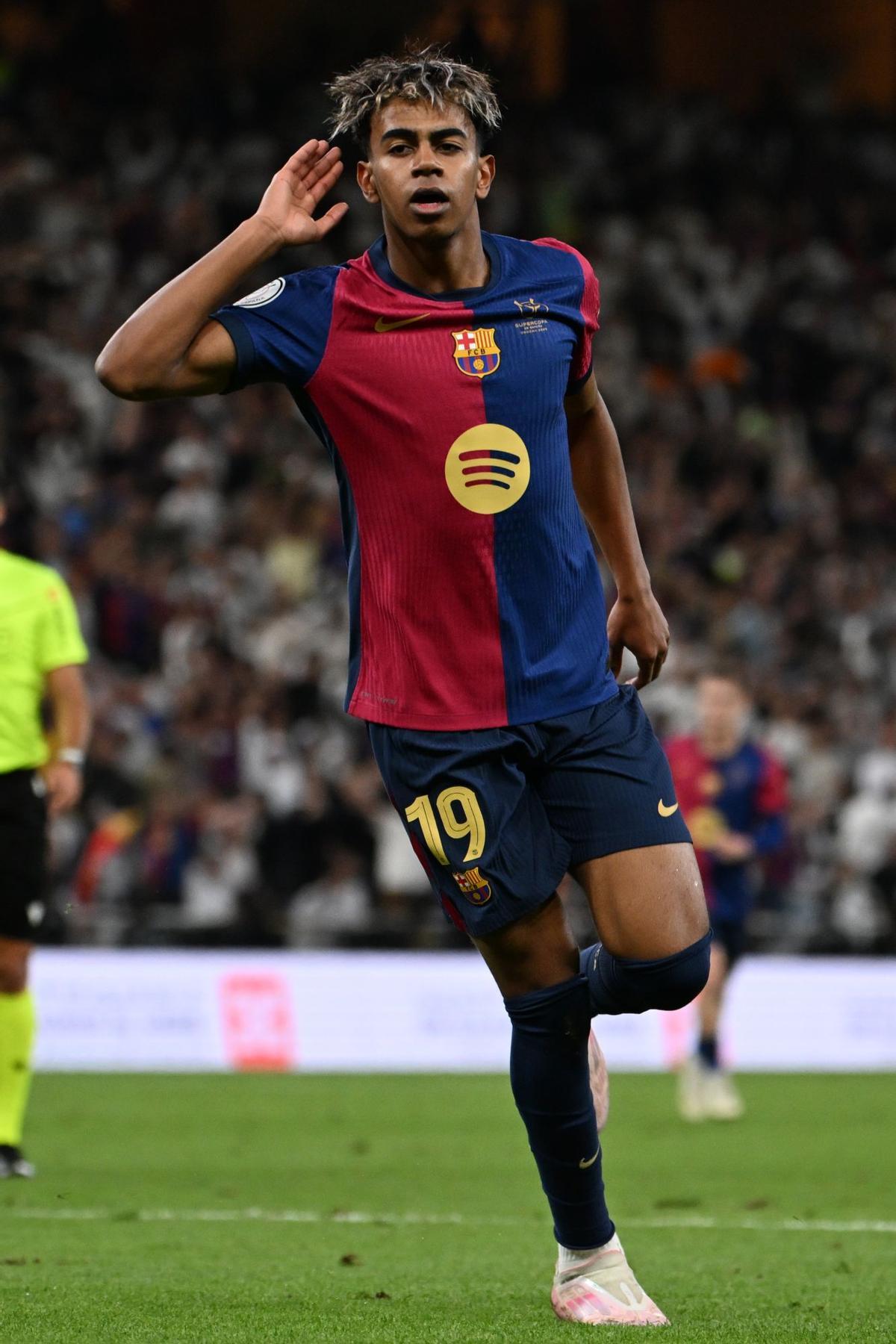 El Barça golea 2-5 al Madrid en la final de la Supercopa