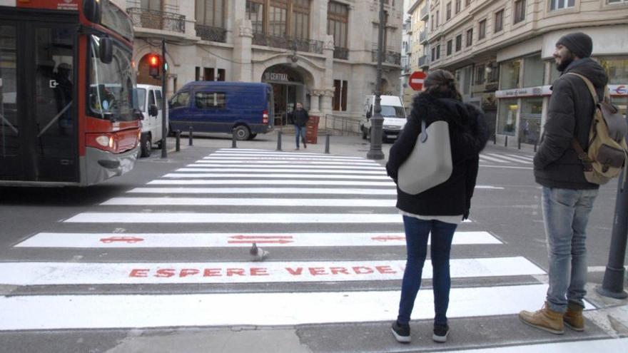 Valencia redobla la seguridad en la avenida Barón de Cárcer con más señalización