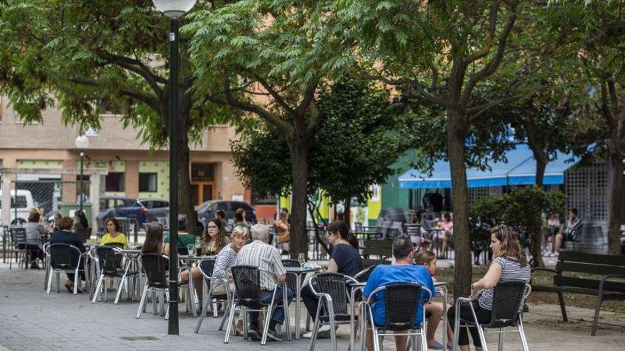 Once bares de Zaragoza podrán montar sus veladores en la calzada