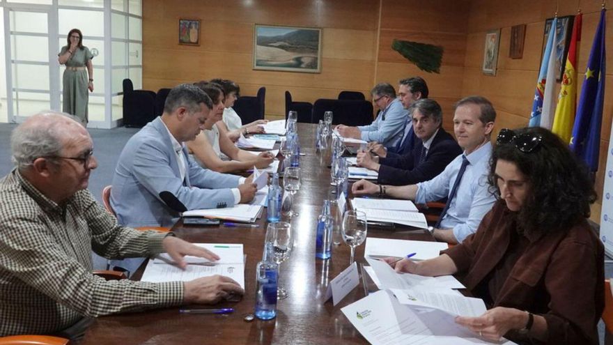 Reunión del patronato, ayer, en el recinto ferial de Silleda.