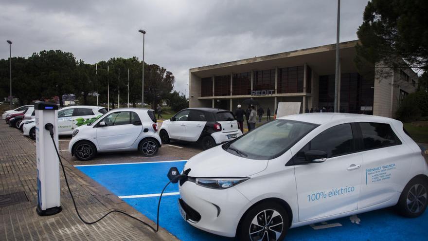 Estación de carga para coches eléctricos en el parque tecnológico de Paterna.