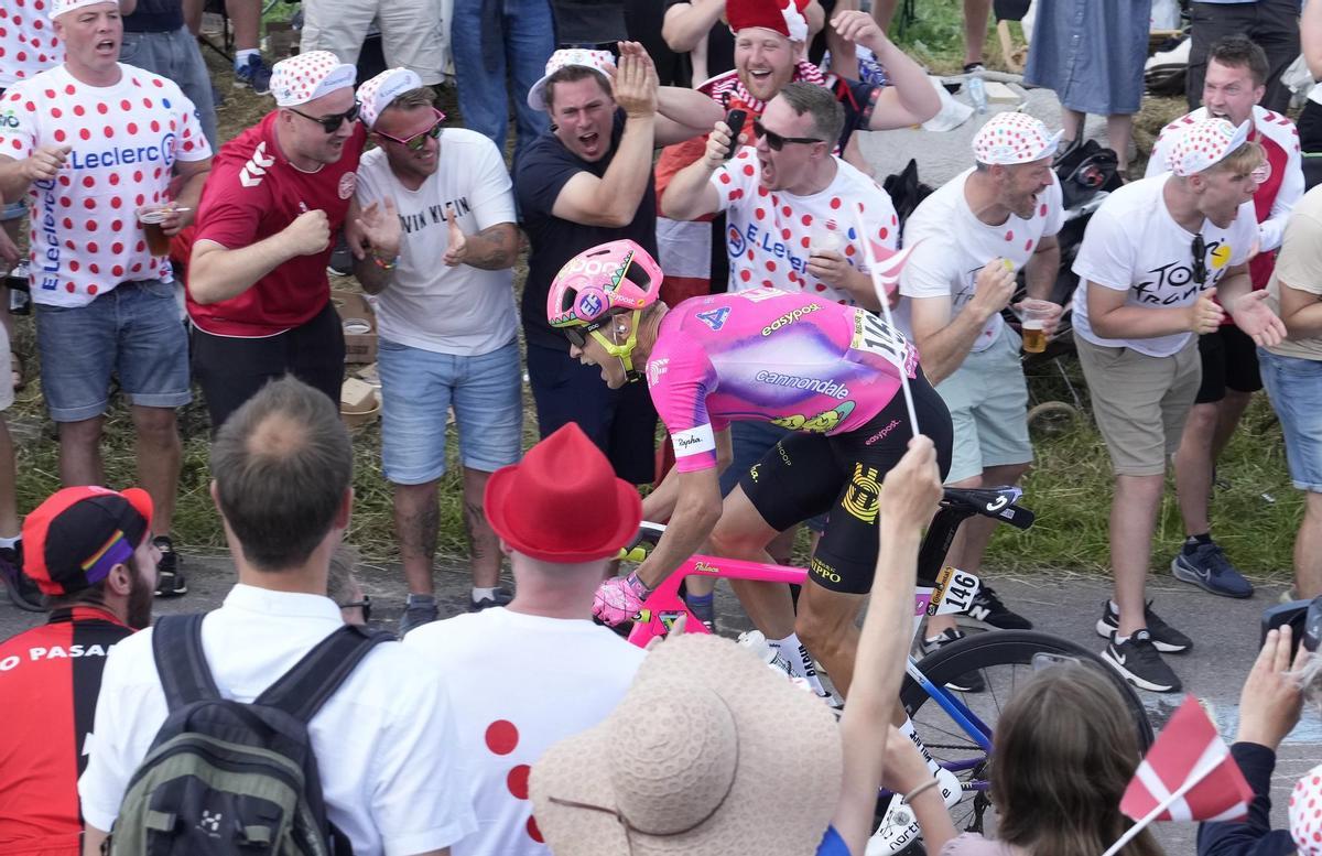 Asnaes (Denmark), 02/07/2022.- Danish rider Magnus Cort of team EF in action during the second stage of the Tour de France 2022 cycling race, over 202.5km between Roskilde and Nyborg, in Asnaes, Denmark, 02 July 2022. (Ciclismo, Dinamarca, Francia) EFE/EPA/Keld Navntoft DENMARK OUT