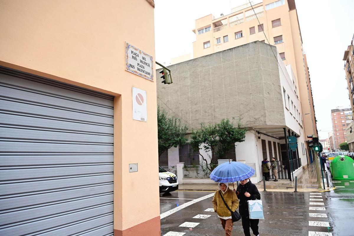 Otra imagen de la plaza con el nombre antiguo 'País Valencià'.