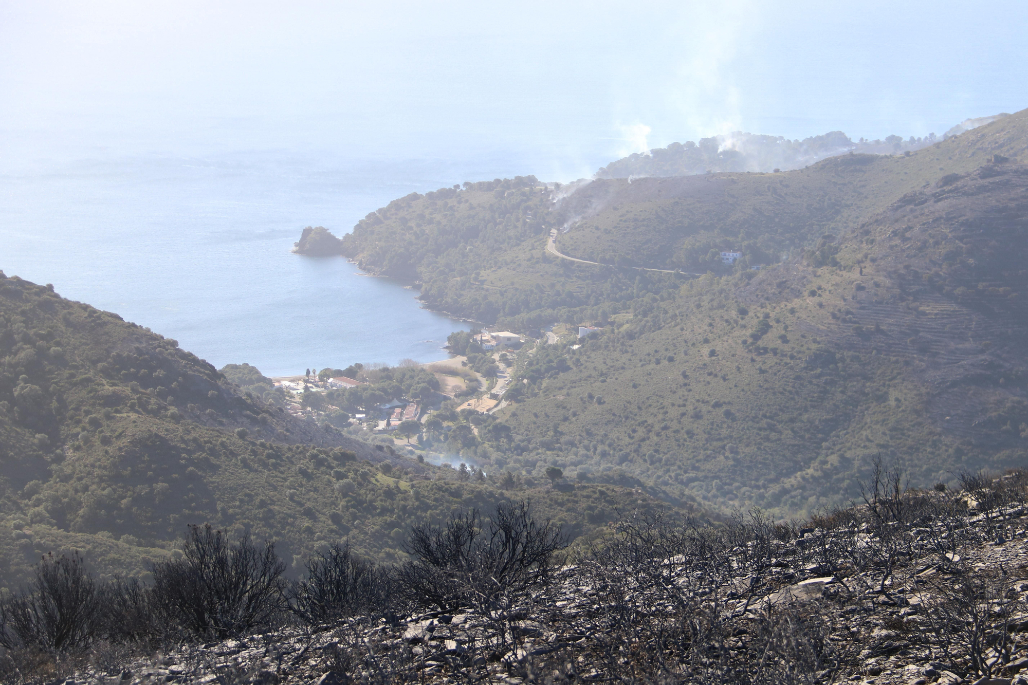 Imatges aèries de l'incendi forestal de Roses