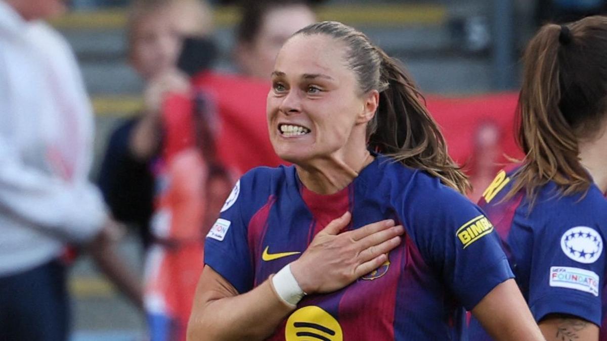 Ewa Pajor celebra su segundo gol.