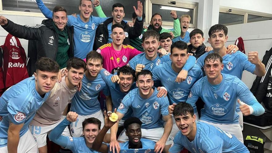 Los jugadores del Celta C Gran Peña festejan el triunfo de ayer. // CANTEIRA CELESTE