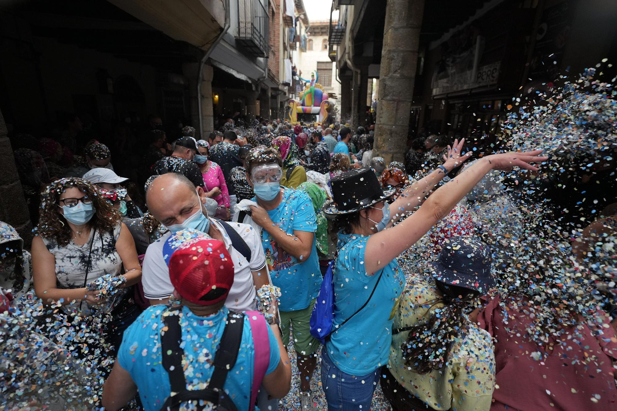 Búscate en el desfile de carrozas y disfraces de l'Anunci de Morella