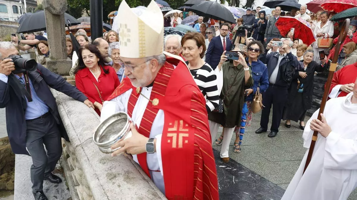 El Arzobispo de Oviedo clama en Gijón contra "algunas gobernanzas mendaces y cloacas" y denuncia un intento de utilización política de la visita del Papa a España