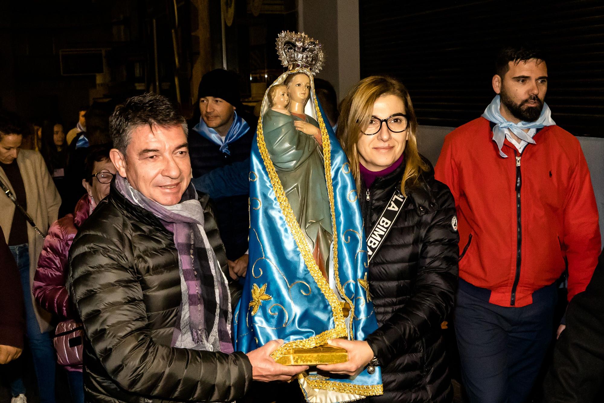 Devoción en Benidorm en la procesión de L'Alba