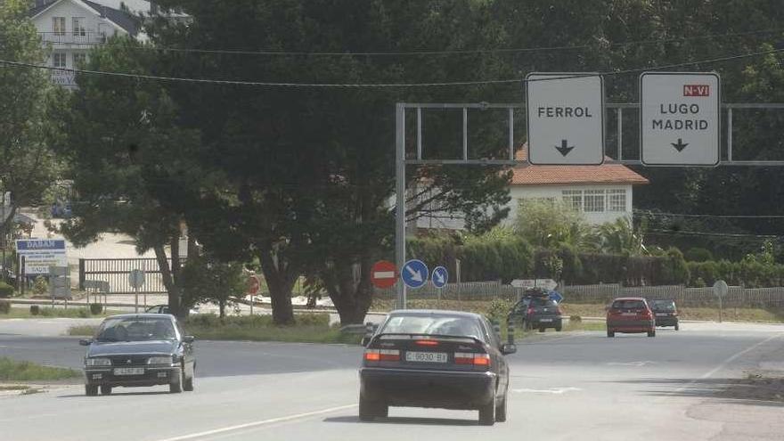 Cruce hacia Ferrol en la Nacional VI, en Guísamo.