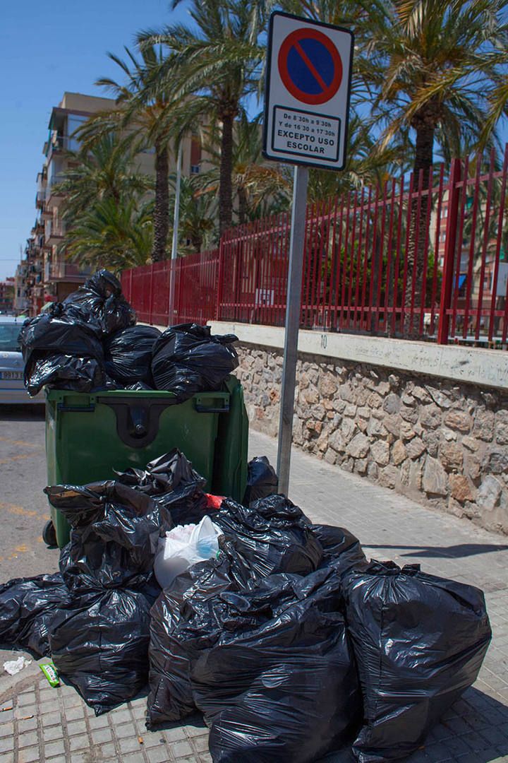 Quejas en El Toscar por la falta de limpieza y de recogida de residuos