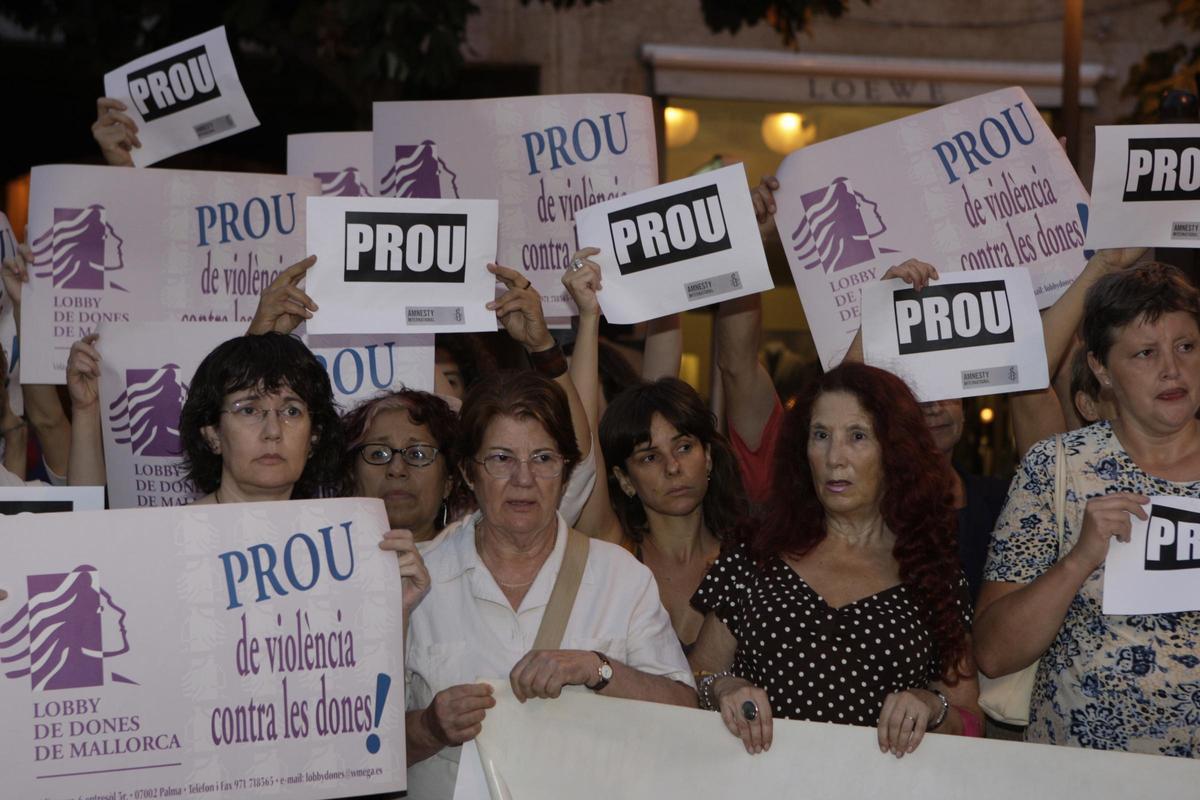 Manifestación contra la violencia machista en el centro de Palma.