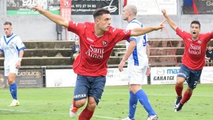 Marc Mas celebra un gol contra l&#039;Europa aquesta temporada.