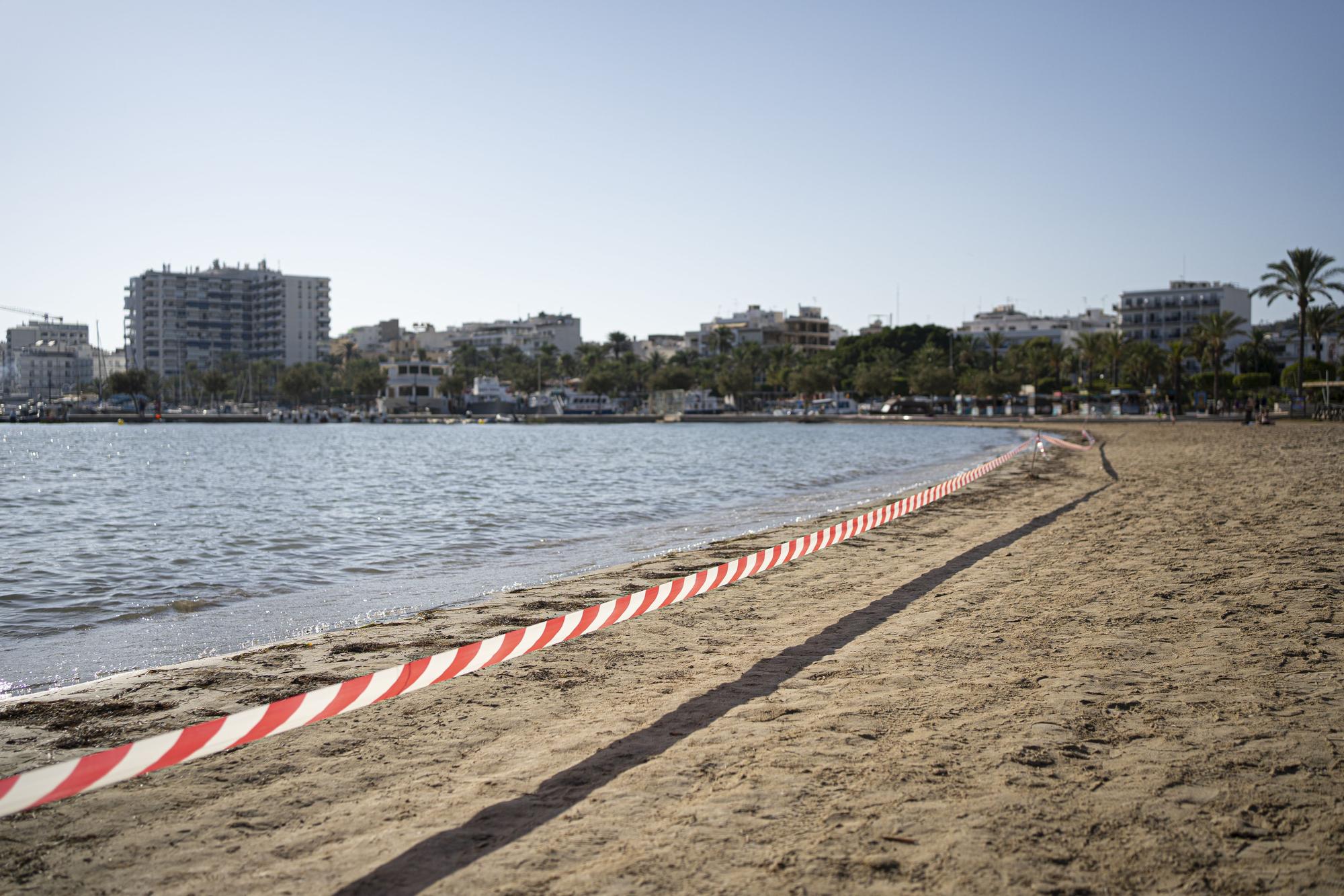 Cerrada la playa de s'Arenal en Sant Antoni por un vertido.