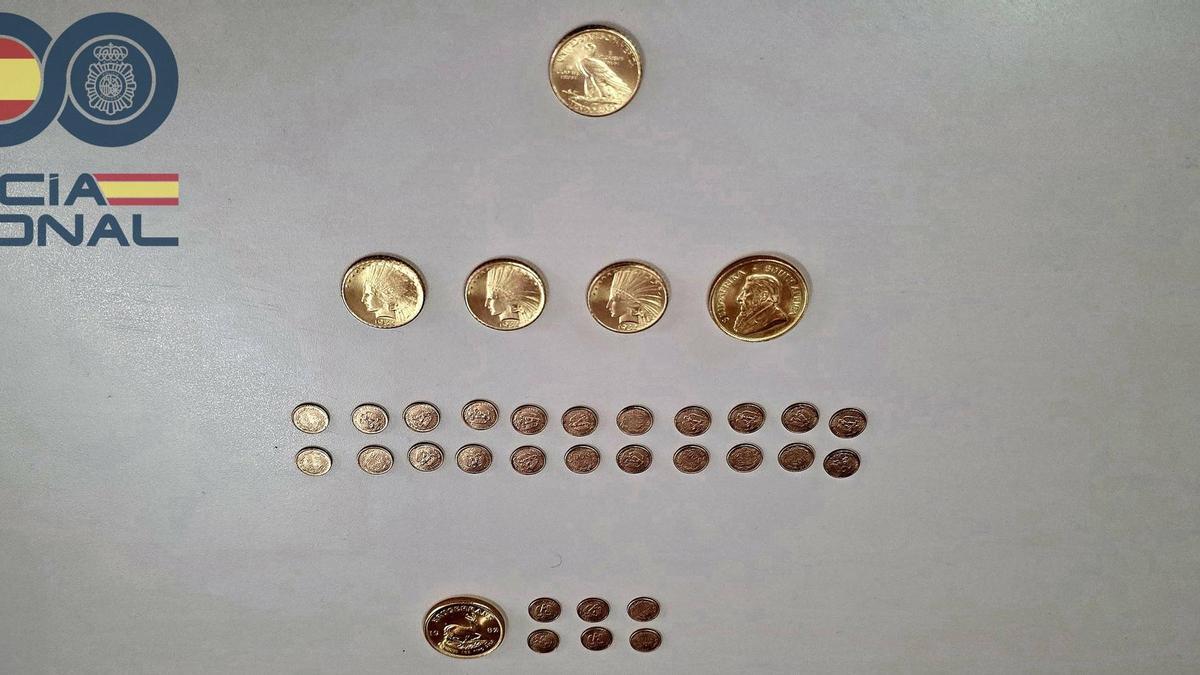 Las monedas recuperadas por la Policía en Menorca.