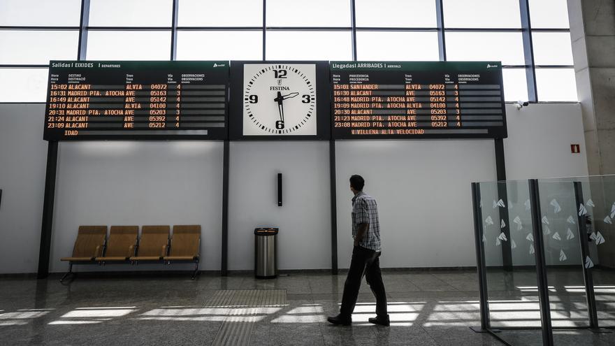 Villena pide apoyo al Gobierno para contar con paradas del tren de alta velocidad de bajo coste