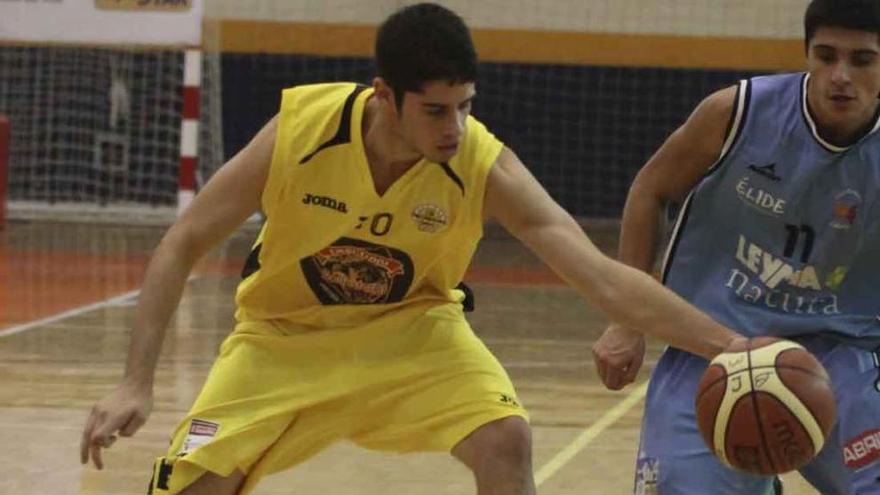 Jonathan Bosa, en un partido de la pasada temporada con el Embutidos Ballesteros.