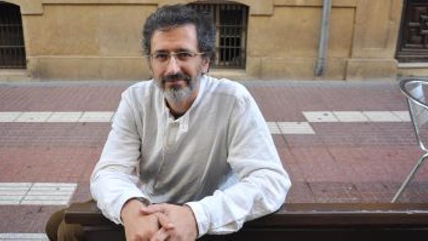 Abel La Calle  PROFESOR DE DERECHO INTERNACIONAL PÚBLICO EN LA UNIVERSIDAD DE ALMERÍA: &quot;Aragón debería aportar al debate hidrológico sus propios datos&quot;