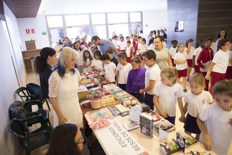 FUERTEVENTURA - FERIA DEL LIBRO FUERTEVENTURA 2018 - EN AL FOTO ALUMNOS DEL COLEGIO LA HUBARA DE PUERTO DEL ROSARIO - 18-05-18  | 18/05/2018 | Fotógrafo: Gabriel Fuselli